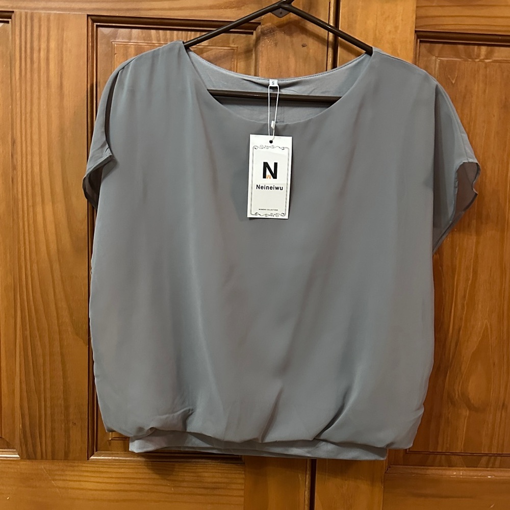 New w tags women’s gray blouse